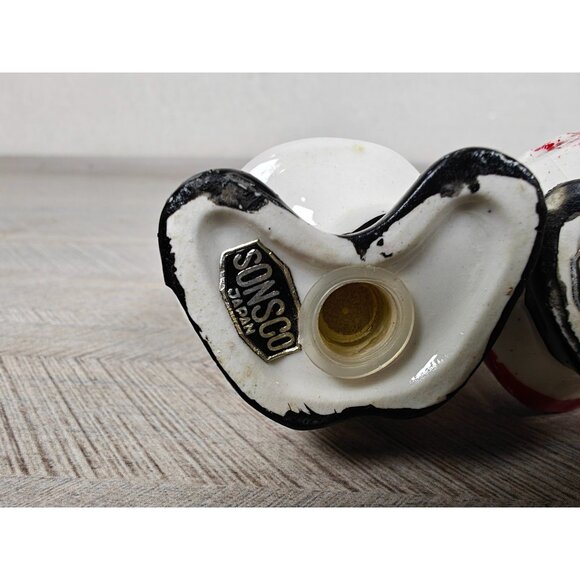 Vintage Sonsco Japan Santa & Mrs. Claus Ceramic Salt & Pepper Shakers - Picture 10 of 10